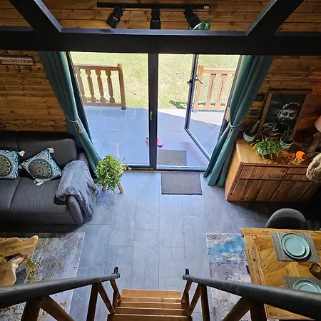 India A-frame Ledenik