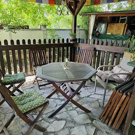 India A-frame Ledenik