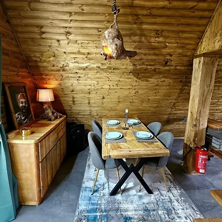 India A-frame Ledenik