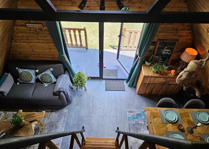 India A-frame Ledenik