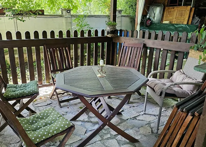 India A-frame Ledenik