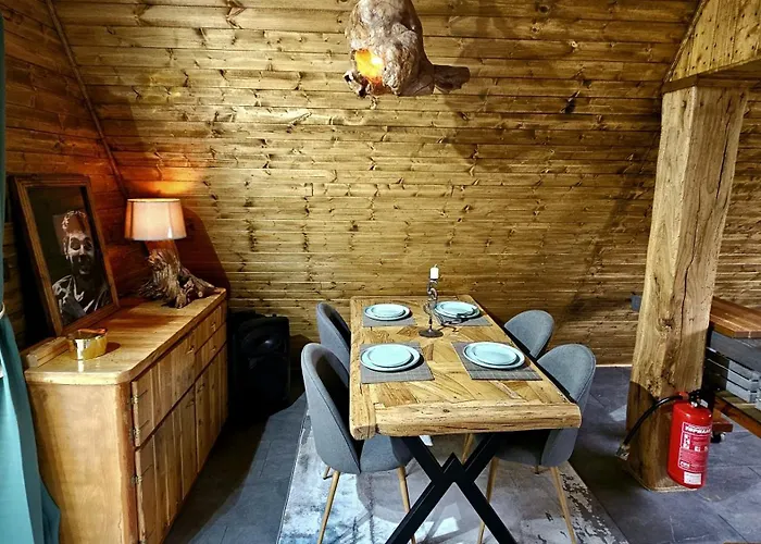 India A-frame Ledenik